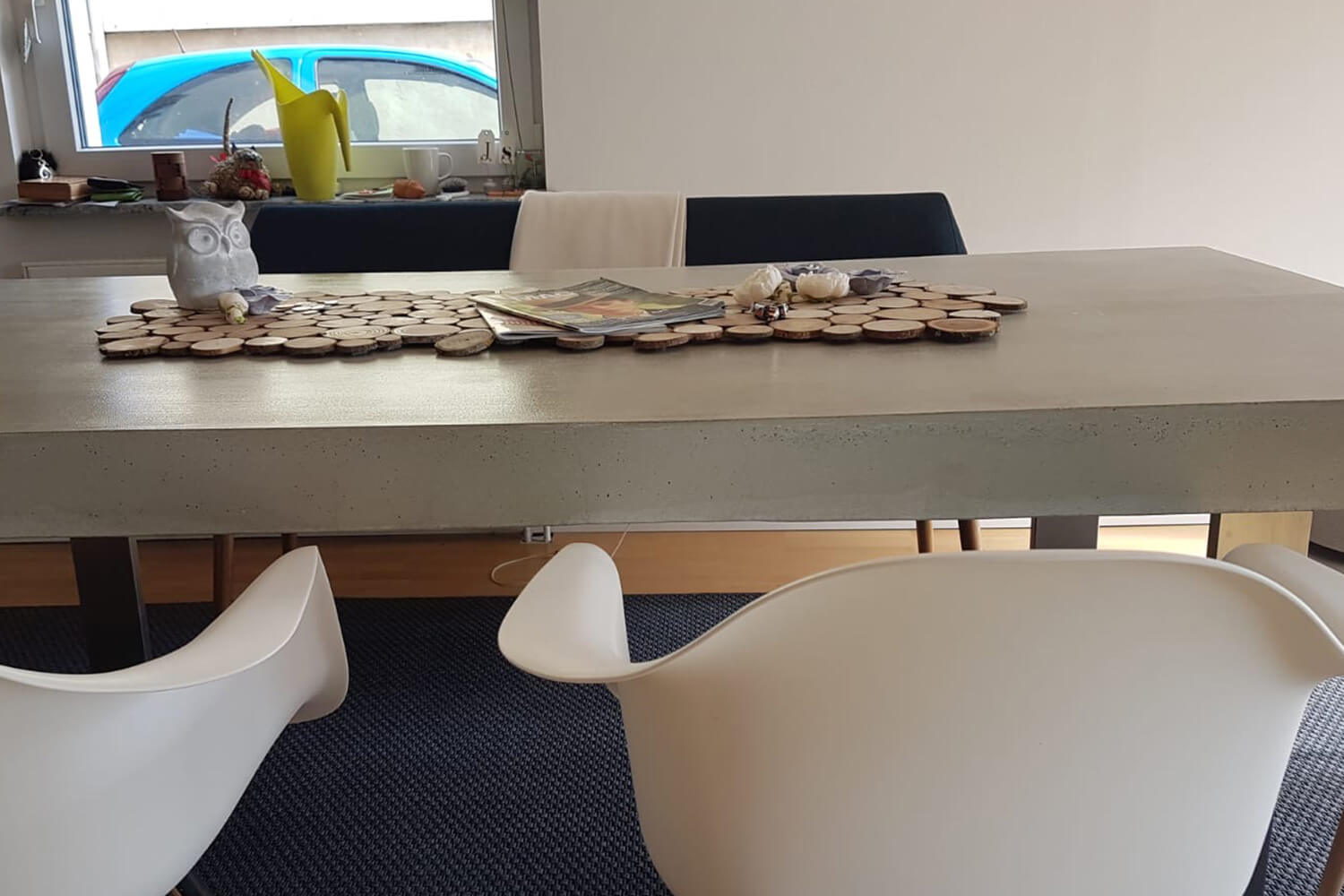 Betonmöbel moderner Tisch von Schneider Bau Köln