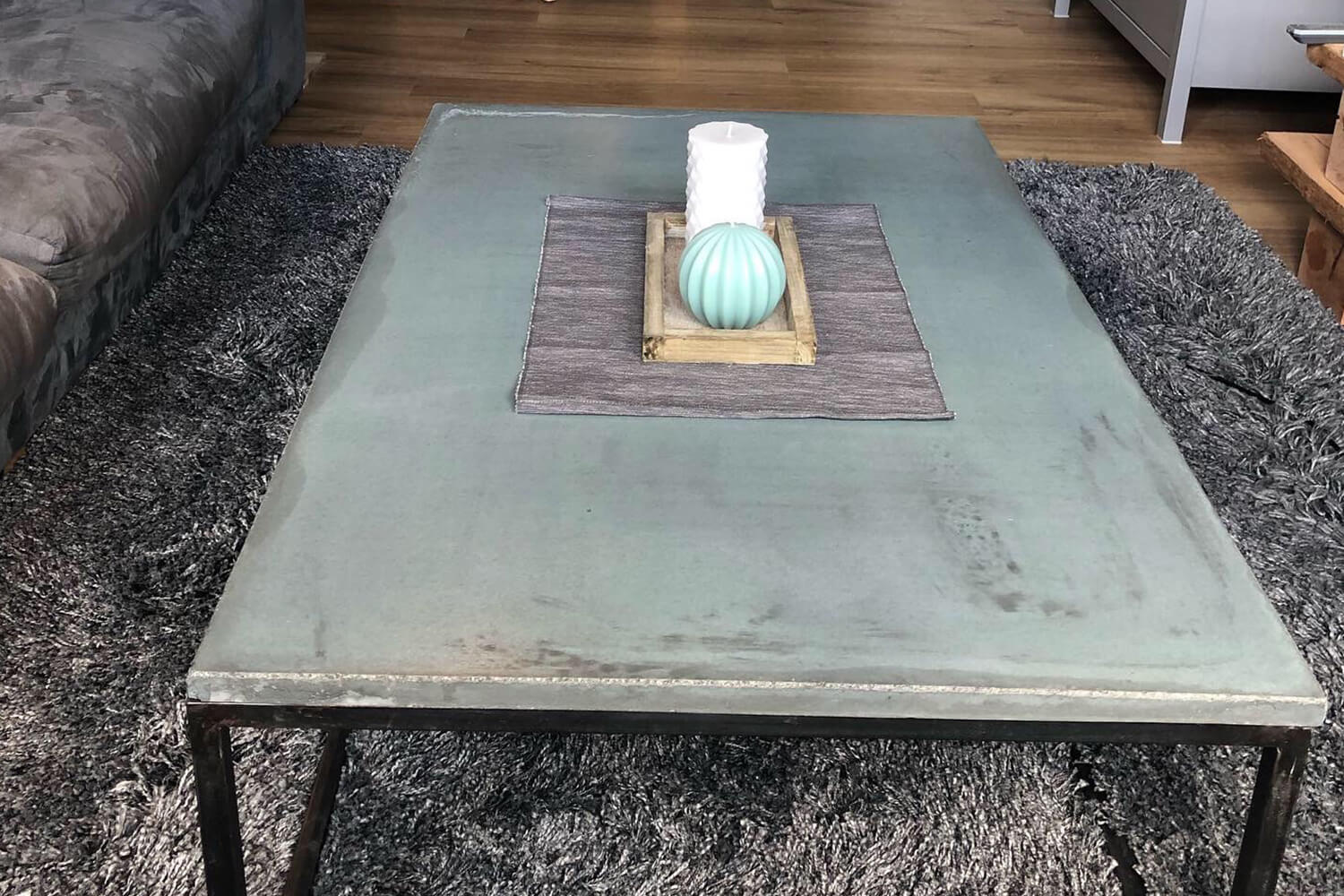 Couchtisch aus Beton und Stahl von Schneider Bau Köln