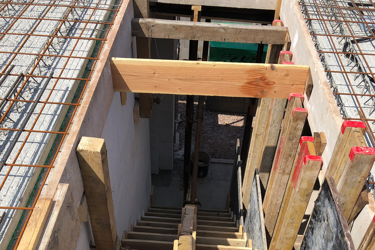 Hochbau und Ausbau Betonarbeiten von Schneider Bau Köln