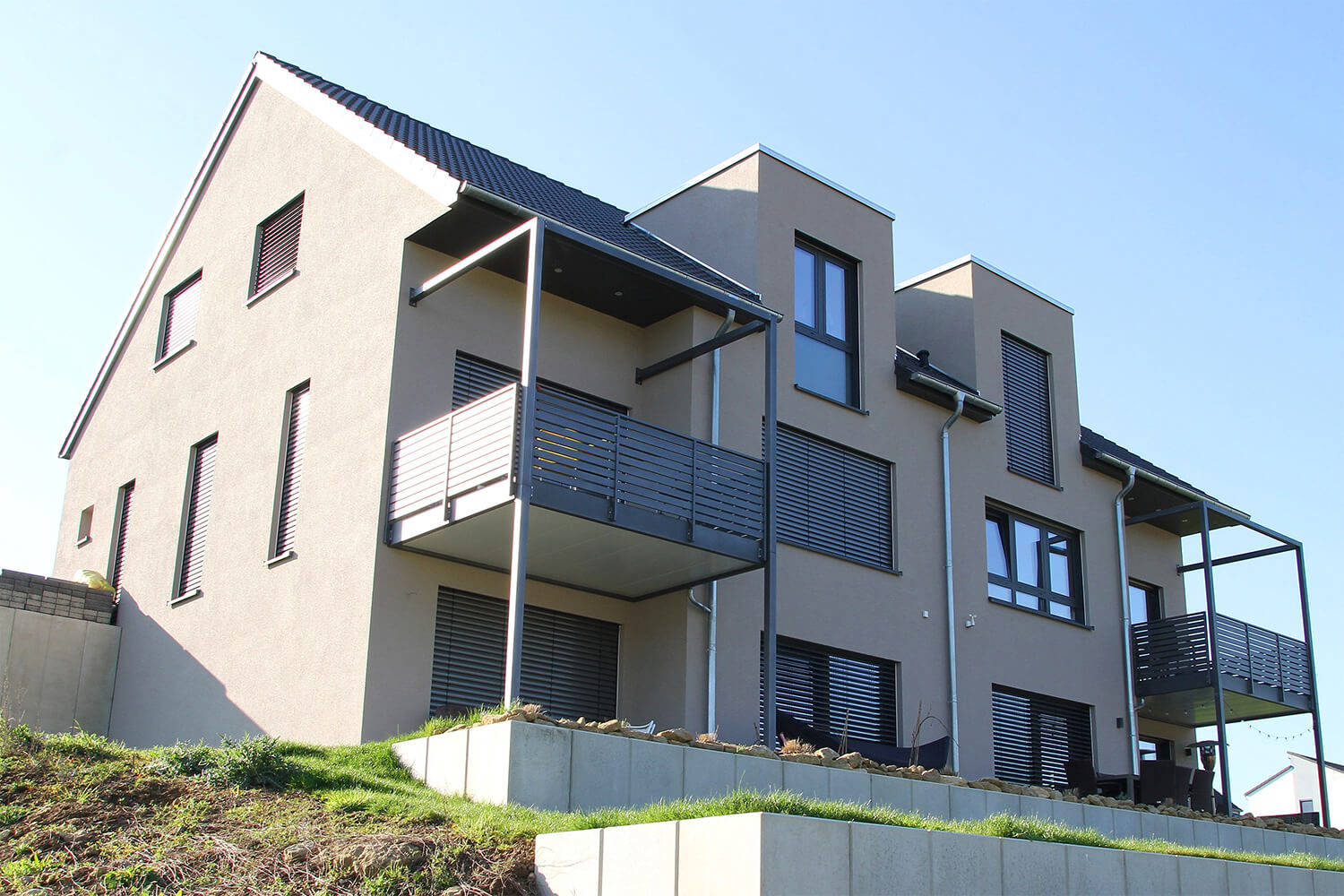 Modernes Mehrfamilienhaus Hochbau und Hausbau Schneider Bau Köln